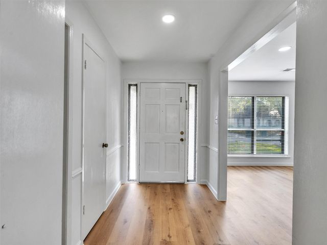 418 Oakhill Drive, Conroe, TX 77304