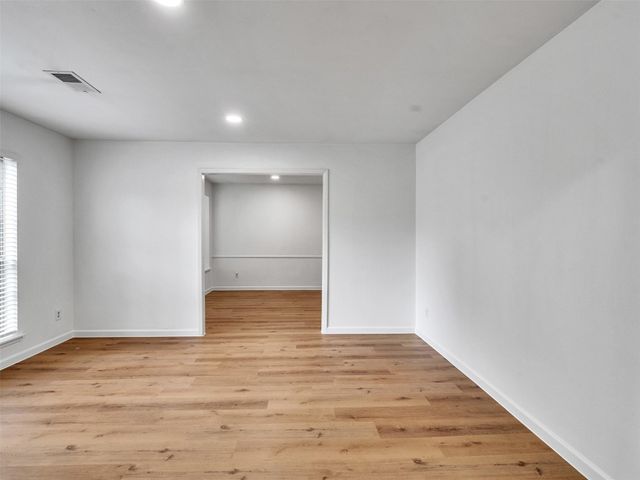 418 Oakhill Drive, Conroe, TX 77304