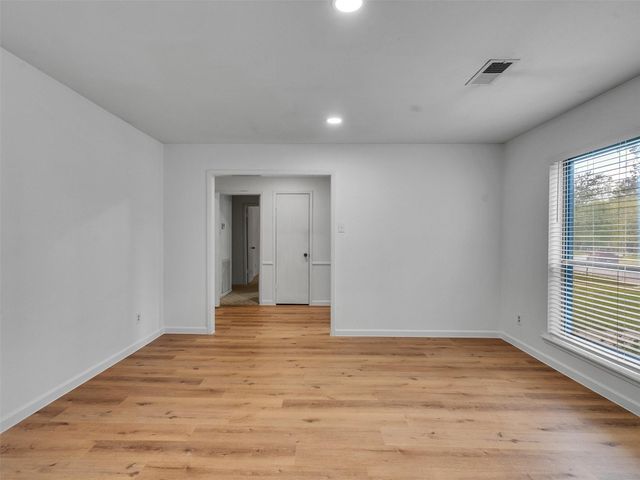 418 Oakhill Drive, Conroe, TX 77304