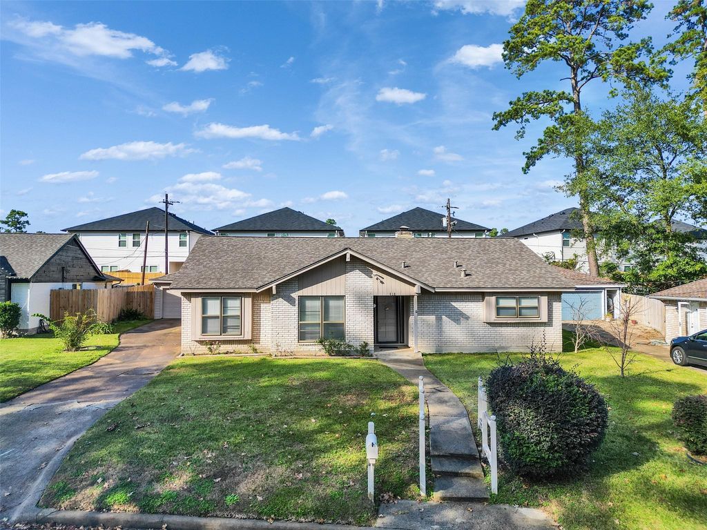 418 Oakhill Drive, Conroe, TX 77304