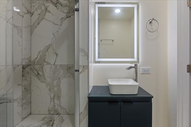 4626 W Monroe Street, Chicago, IL 60644