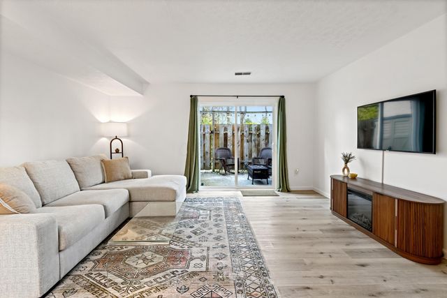 89 Lancelot Lane, Westerville, OH 43081