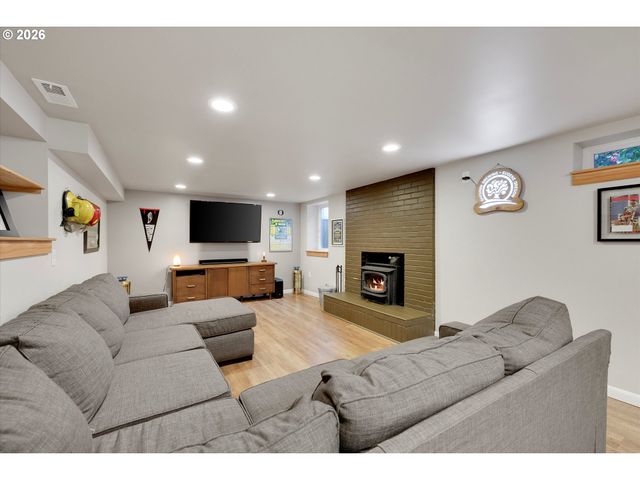 4145 Se KNAPP St, Portland, OR 97202