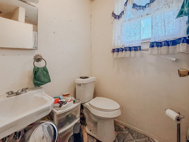 103 S Sinclair Avenue, Kerens, TX 75144