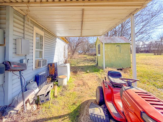 103 S Sinclair Avenue, Kerens, TX 75144
