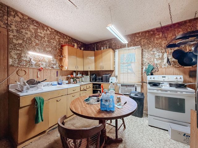 103 S Sinclair Avenue, Kerens, TX 75144