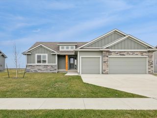 1465 NW Bull Run Court, Waukee, IA 50263