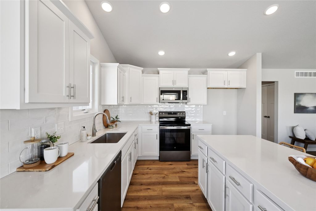 1465 NW Bull Run Court, Waukee, IA 50263