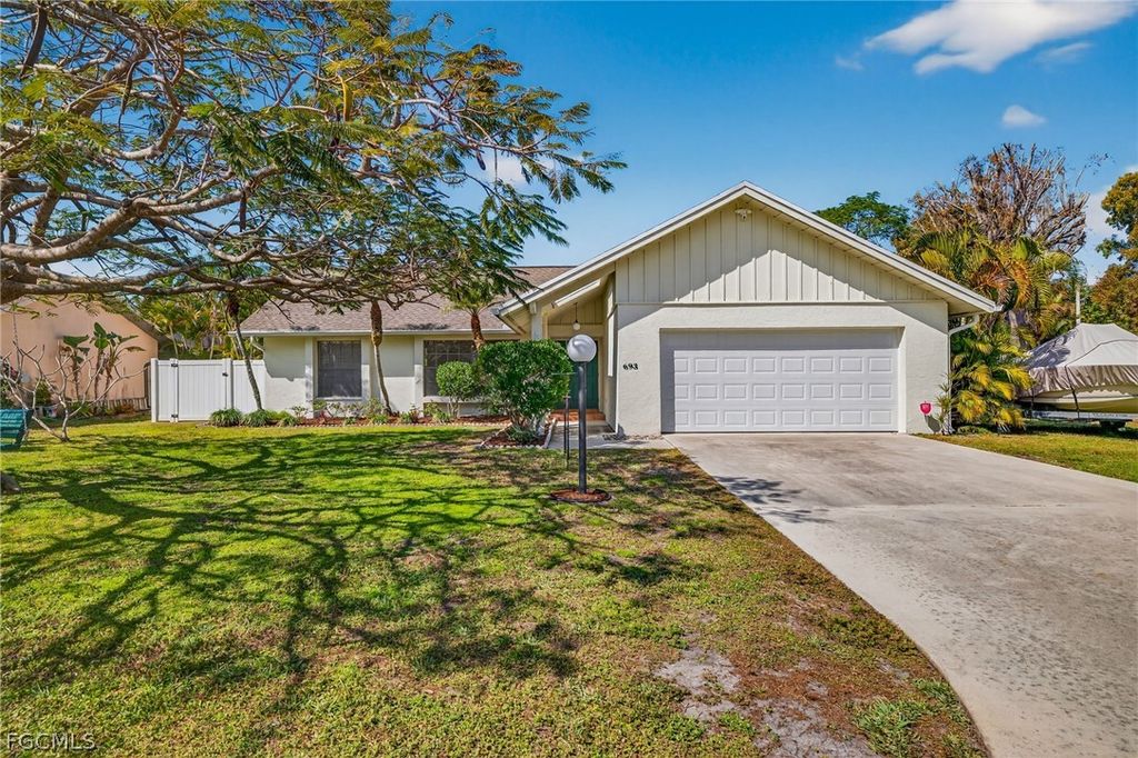 693 Astarias CIR, Fort Myers, FL 33919