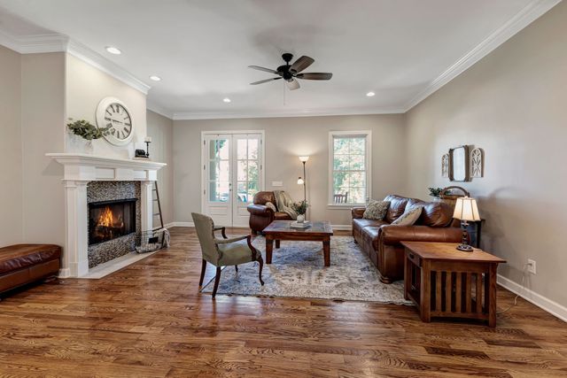 108 Brook Hollow Ct, Bon Aqua, TN 37025