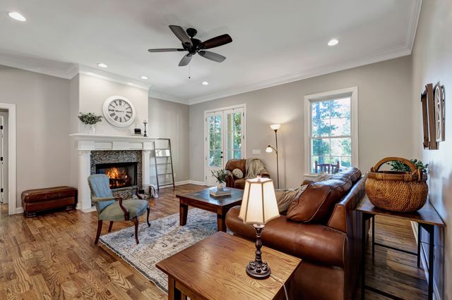 108 Brook Hollow Ct, Bon Aqua, TN 37025