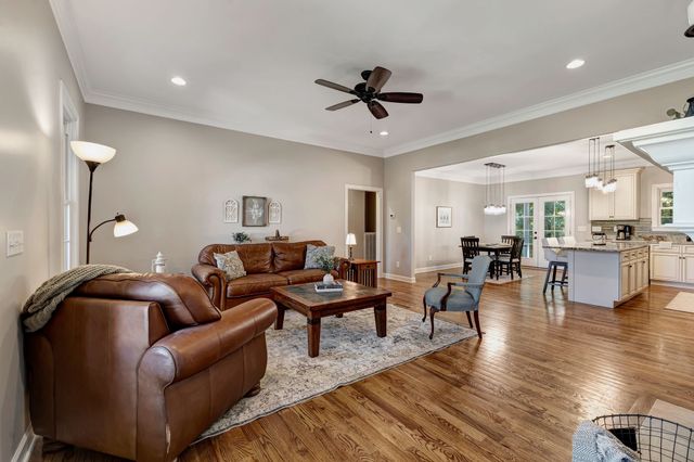 108 Brook Hollow Ct, Bon Aqua, TN 37025