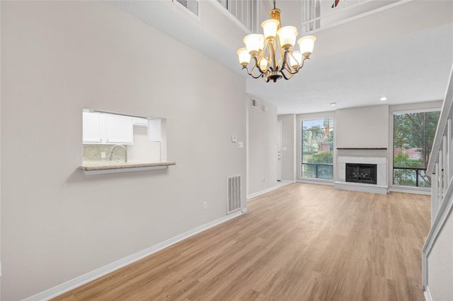 1112 Bering Drive 68, Houston, TX 77057