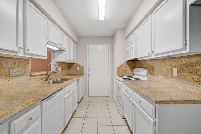 1112 Bering Drive 68, Houston, TX 77057