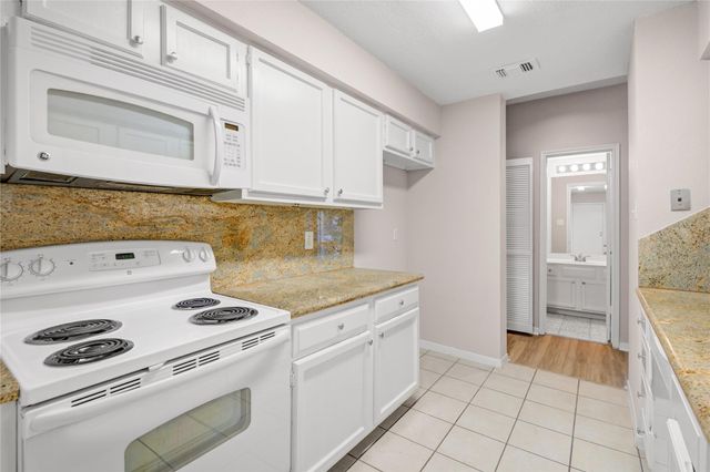 1112 Bering Drive 68, Houston, TX 77057