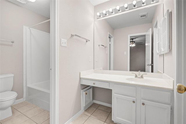 1112 Bering Drive 68, Houston, TX 77057