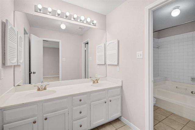 1112 Bering Drive 68, Houston, TX 77057