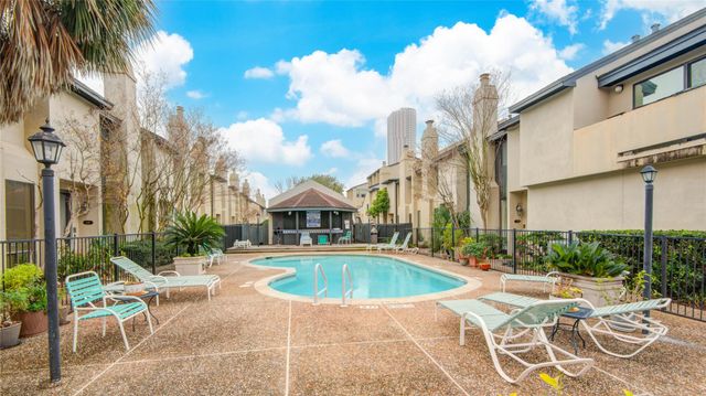 1112 Bering Drive 68, Houston, TX 77057