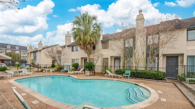 1112 Bering Drive 68, Houston, TX 77057