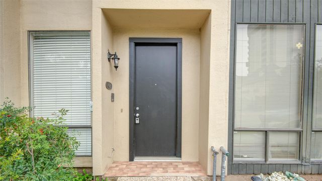 1112 Bering Drive 68, Houston, TX 77057