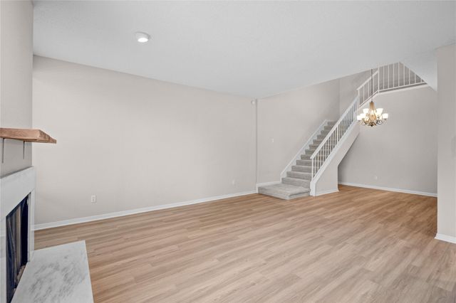 1112 Bering Drive 68, Houston, TX 77057