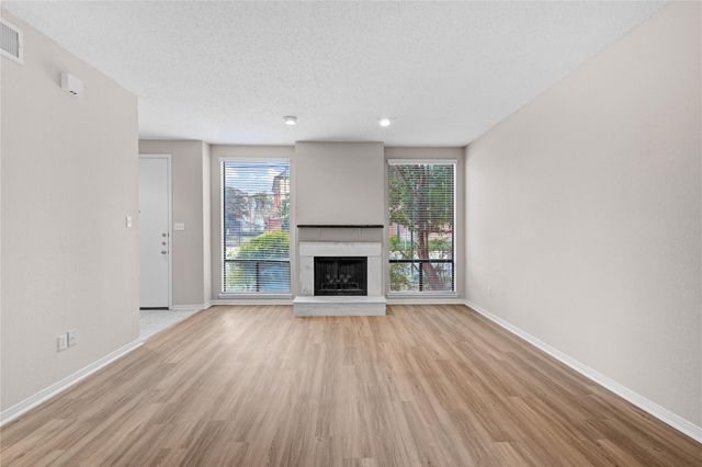 1112 Bering Drive 68, Houston, TX 77057