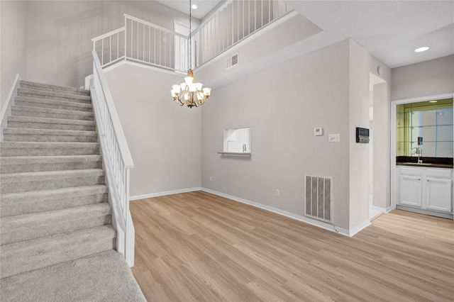 1112 Bering Drive 68, Houston, TX 77057