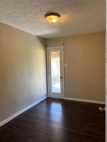 4922 Rainwater Drive, Pasadena, TX 77505