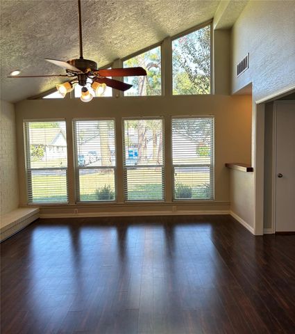 4922 Rainwater Drive, Pasadena, TX 77505