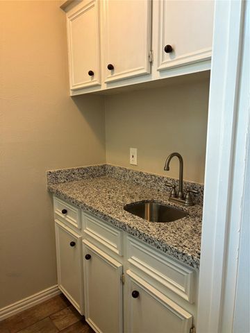 4922 Rainwater Drive, Pasadena, TX 77505