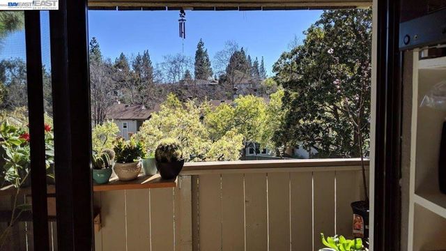 395 Camelback Rd 2, Pleasant Hill, CA 94523