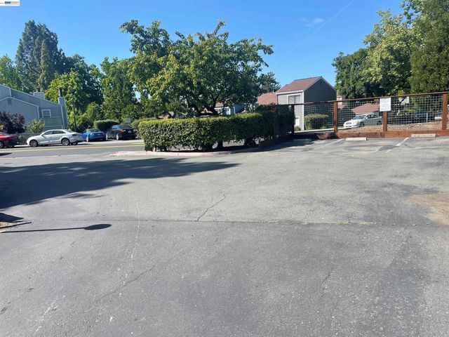 395 Camelback Rd 2, Pleasant Hill, CA 94523