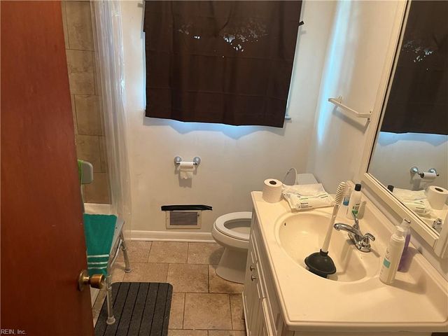 29 Lyliston LN, Newport News, VA 23601