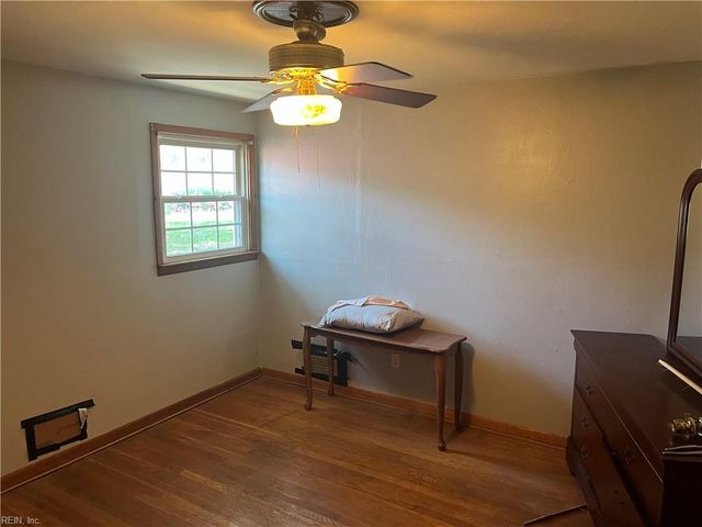 29 Lyliston LN, Newport News, VA 23601