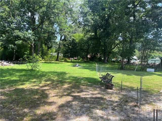29 Lyliston LN, Newport News, VA 23601