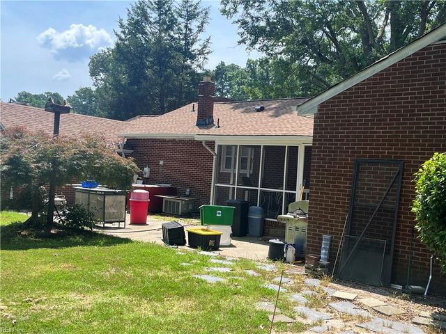 29 Lyliston LN, Newport News, VA 23601