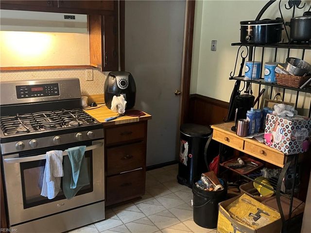 29 Lyliston LN, Newport News, VA 23601