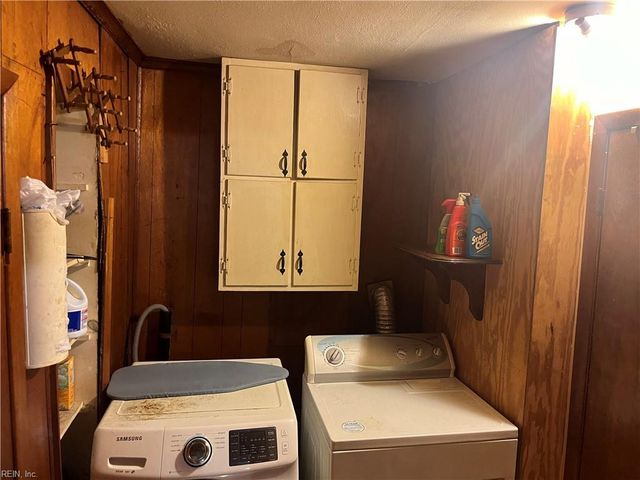 29 Lyliston LN, Newport News, VA 23601
