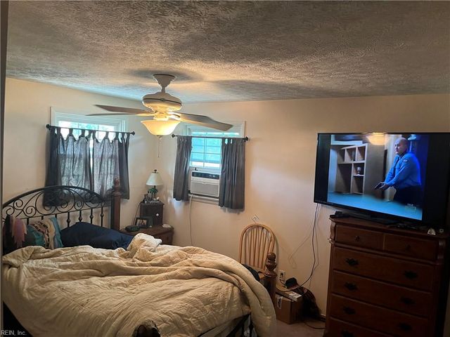 29 Lyliston LN, Newport News, VA 23601