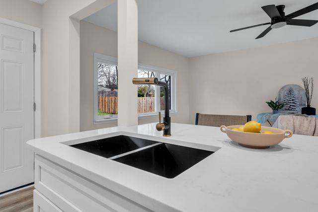 2704 McKeige Dr, Nashville, TN 37214