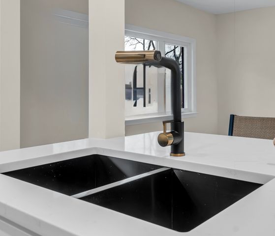 2704 McKeige Dr, Nashville, TN 37214