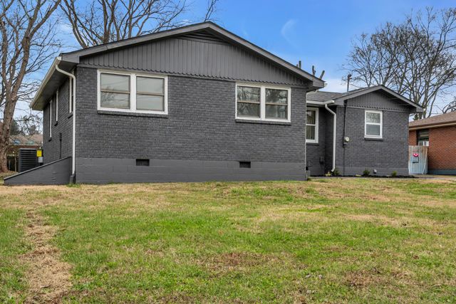 2704 McKeige Dr, Nashville, TN 37214