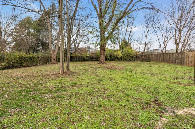 2704 McKeige Dr, Nashville, TN 37214