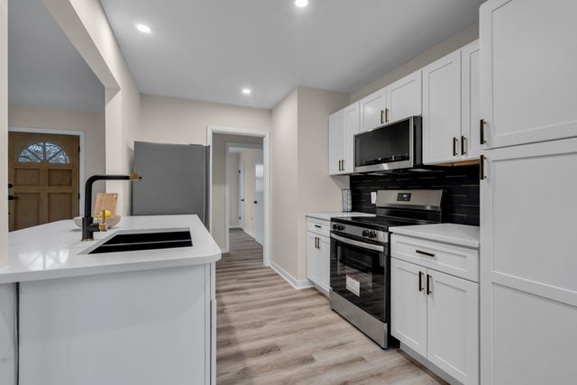 2704 McKeige Dr, Nashville, TN 37214