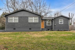 2704 McKeige Dr, Nashville, TN 37214