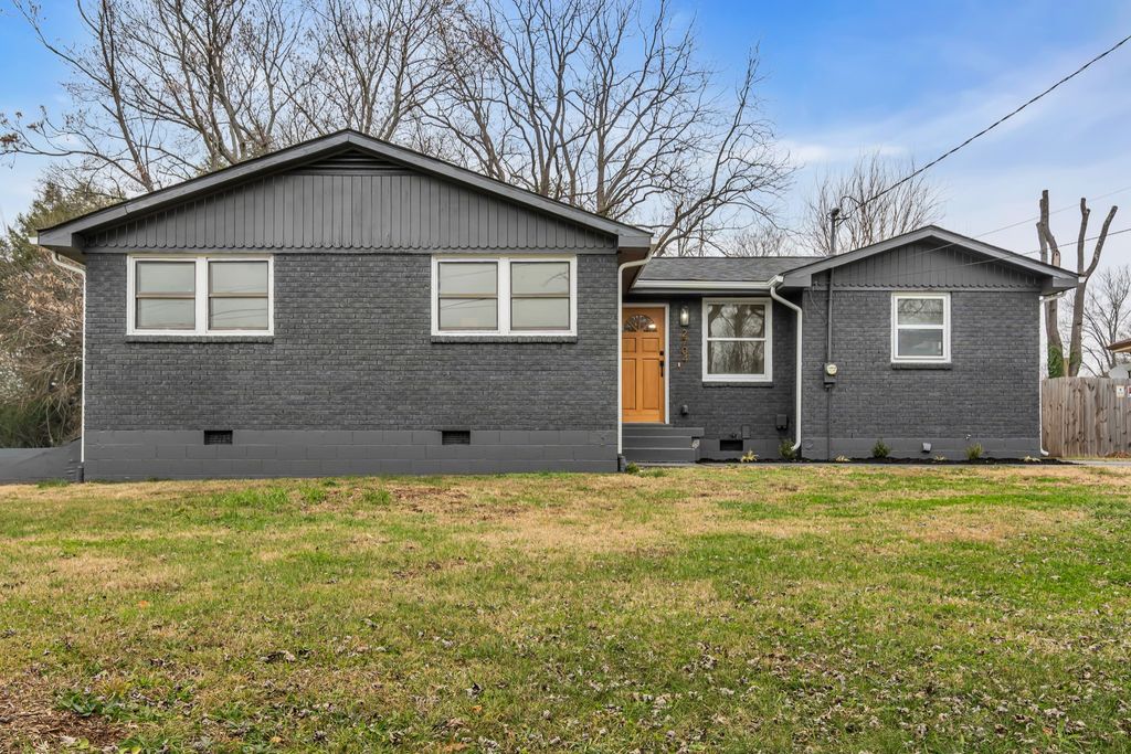 2704 McKeige Dr, Nashville, TN 37214