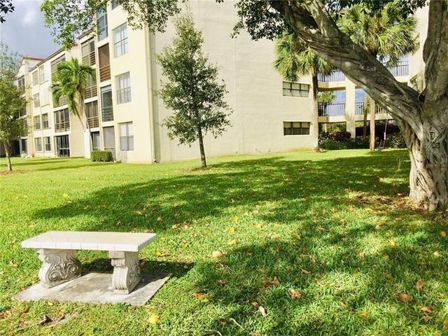2314 S Cypress Bend Drive Unit 614, Pompano Beach, FL 33069