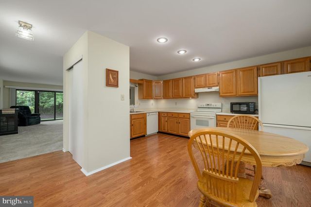 4107-A CHADBURY RD, Mount Laurel, NJ 08054