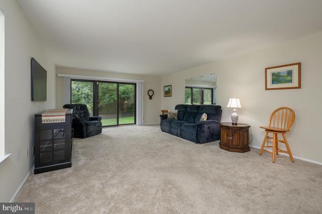 4107-A CHADBURY RD, Mount Laurel, NJ 08054