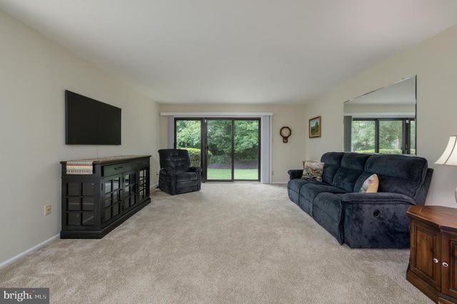 4107-A CHADBURY RD, Mount Laurel, NJ 08054